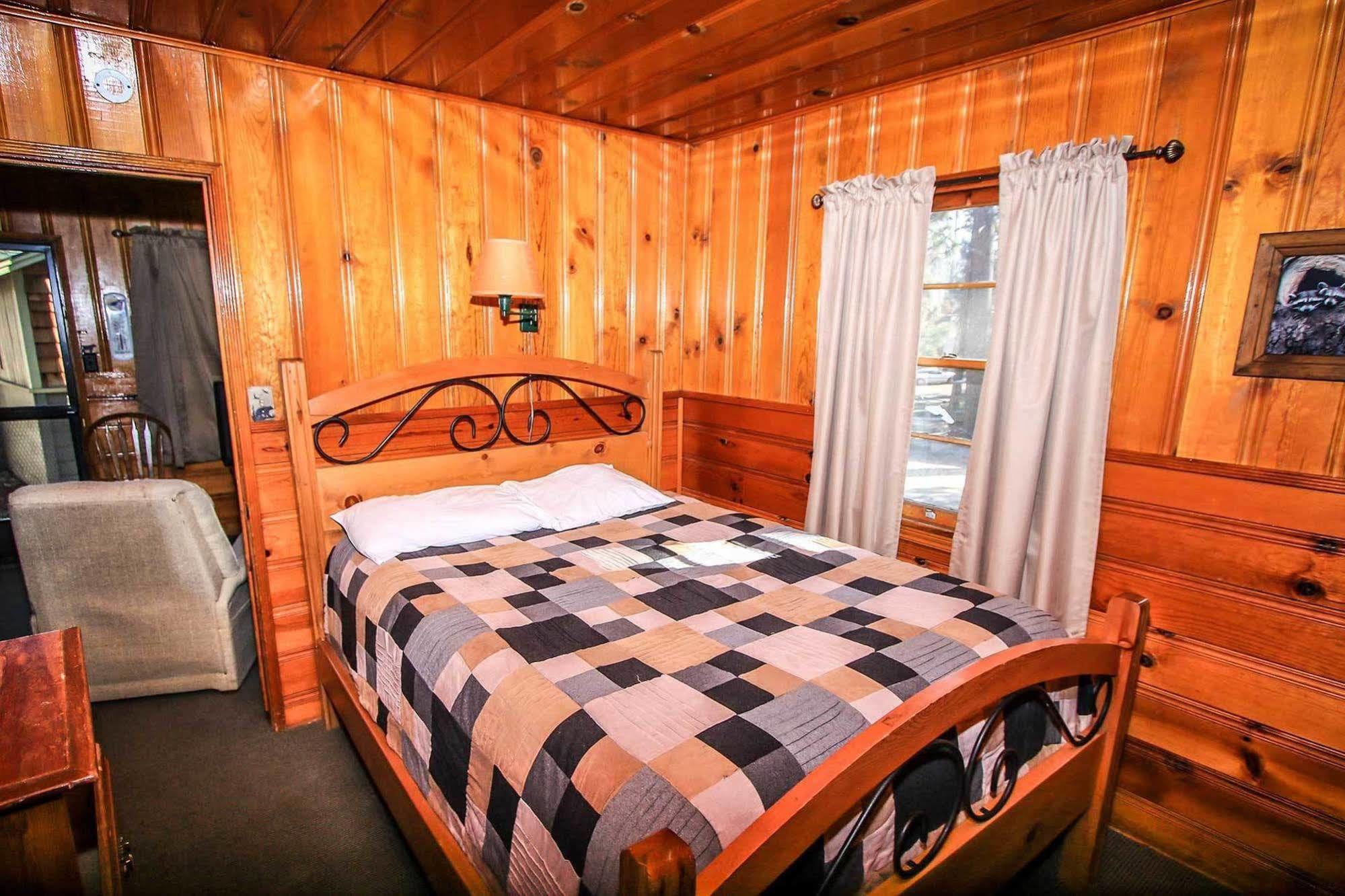 Shore Acres Lodge บิ๊กแบร์เลค ภายนอก รูปภาพ